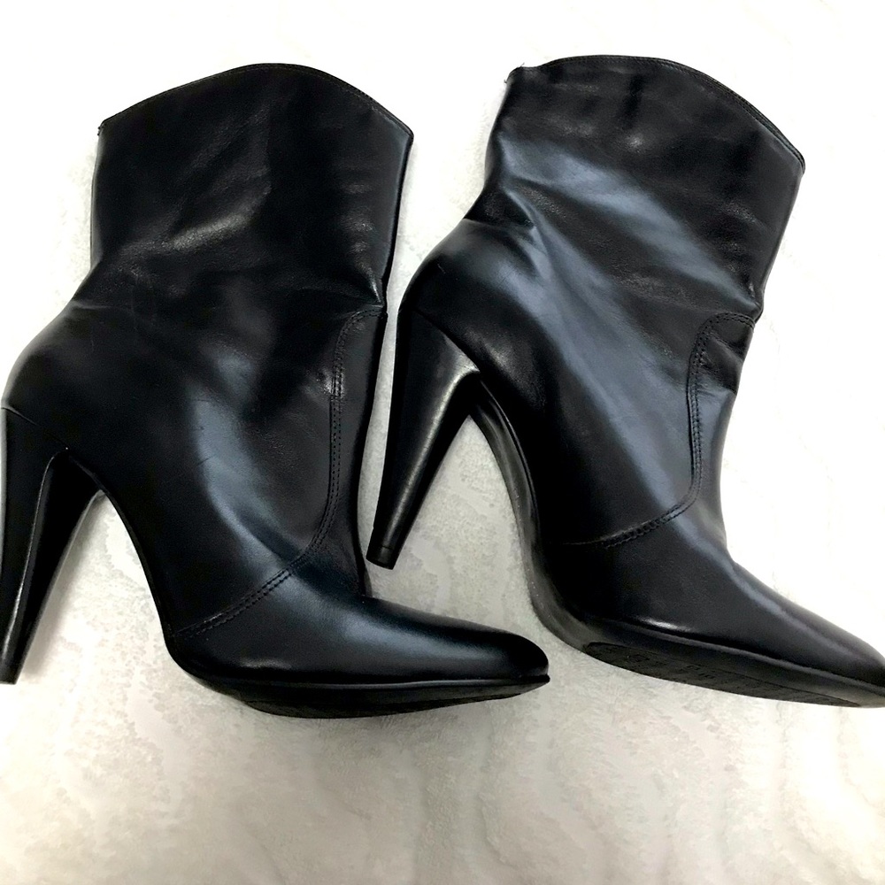 Black Gianni Bini dress boosts with heels.
